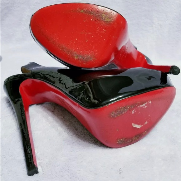Christian Louboutin - Picture 2 of 5
